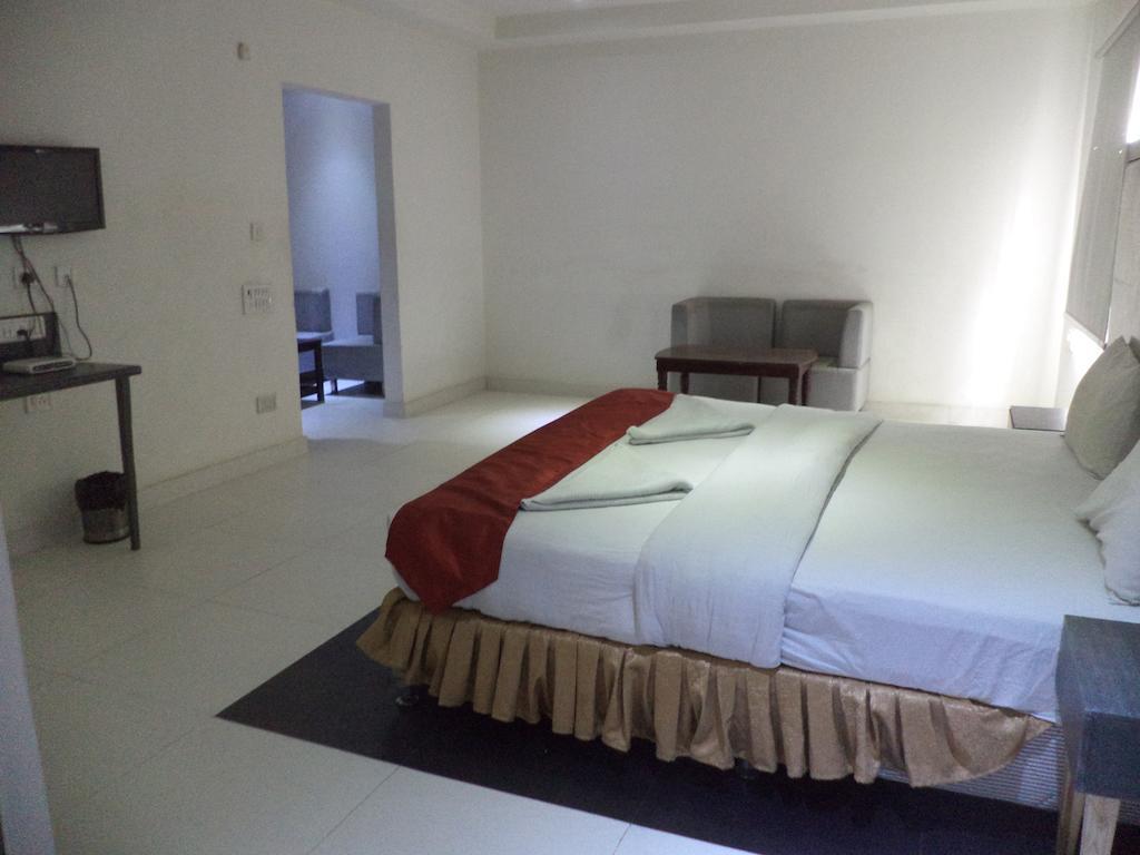 Hotel O Palak Residency Near Erragadda Metro Station Hyderabad Room photo
