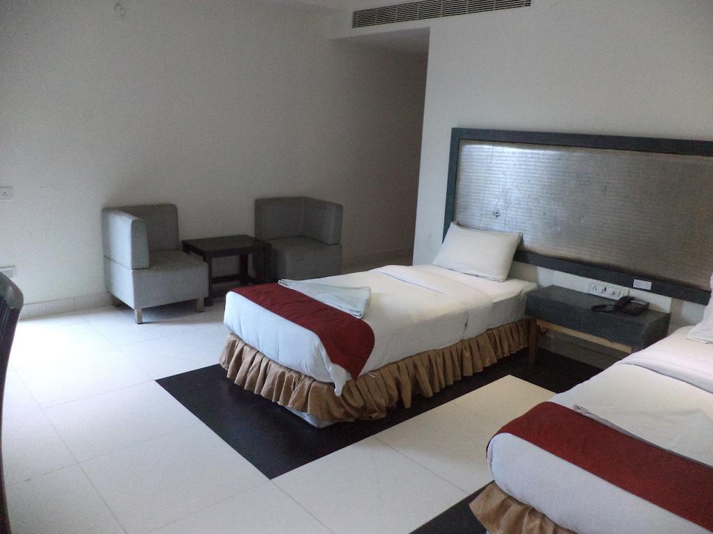 Hotel O Palak Residency Near Erragadda Metro Station Hyderabad Exterior photo